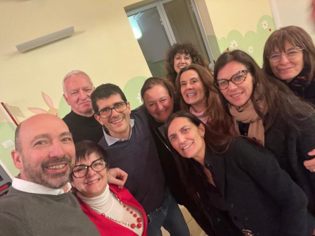 Foto di gruppo con i partecipanti alla serata
