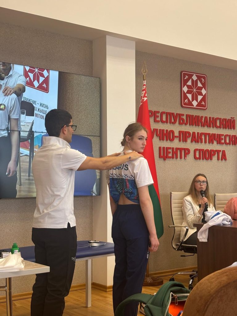 Mattia Plati con una atleta al Republican Scientific and Practical Sports Center